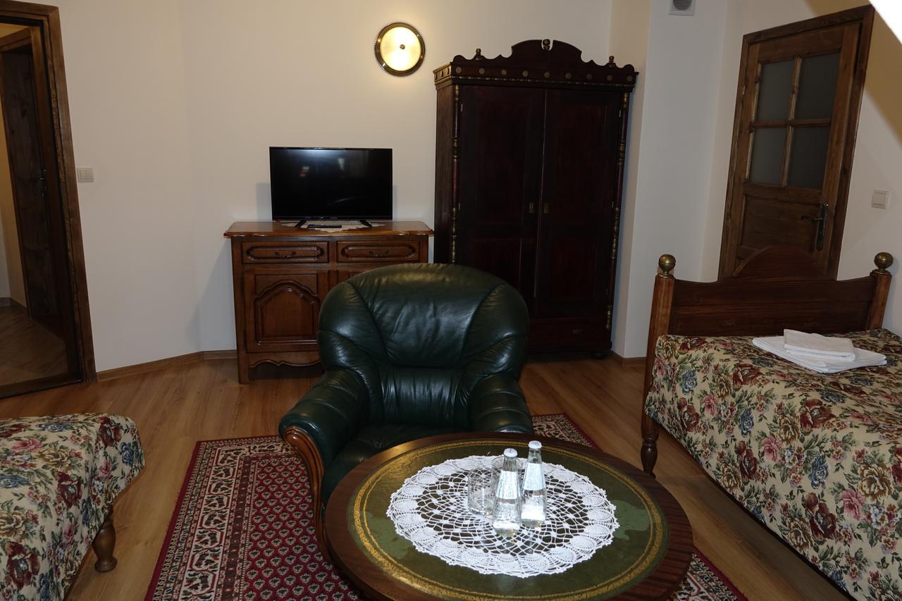 Gosciniec Dworski W Ropie - Pokoje Goscinne Ropa المظهر الخارجي الصورة